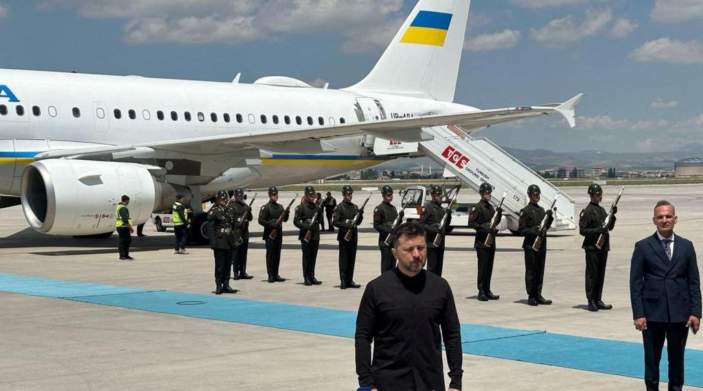 Zelenskyy Arrives in Turkey for Possible Talks with Putin