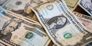 US Dollar Faces Largest Annual Decline Since 2003 Amid Global Shifts and Federal Reserve Easing